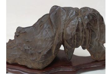 時代物　唐木台座　共箱付き　造形美に目を奪われる鑑賞石(中国古玩、漢詩、盆石、文人、唐物、置物、ディスプレイ、台座付き)(R-073365)