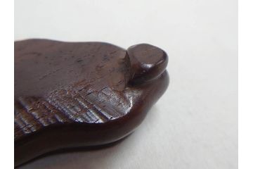 時代物　唐木台座　共箱付き　造形美に目を奪われる鑑賞石(中国古玩、漢詩、盆石、文人、唐物、置物、ディスプレイ、台座付き)(R-073365)