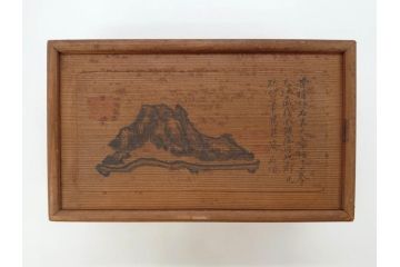 時代物　唐木台座　共箱付き　造形美に目を奪われる鑑賞石(中国古玩、漢詩、盆石、文人、唐物、置物、ディスプレイ、台座付き)(R-073365)