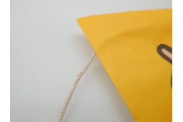 超稀少　コビト　おそ松くん　チョコレート　昭和レトロな雰囲気漂う三角のれん(ペナント、東京渡辺製菓、K.K、暖簾、広告、POP、袋付き)(R-073368)