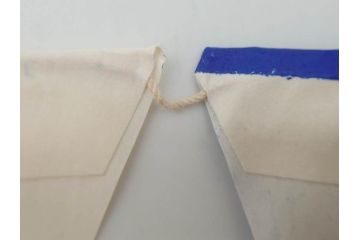 超稀少　コビト　おそ松くん　チョコレート　昭和レトロな雰囲気漂う三角のれん(ペナント、東京渡辺製菓、K.K、暖簾、広告、POP、袋付き)(R-073368)