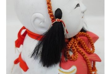 時代物　昭和十三年(1938年)　京都　丸屋　大木平蔵　鯛持ち　ガラスケース付き　和の風情を感じられる上質な京人形(木彫り、御所人形、子供、子ども、昭和13年、共箱付き)(R-073369)