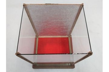 時代物　昭和十三年(1938年)　京都　丸屋　大木平蔵　鯛持ち　ガラスケース付き　和の風情を感じられる上質な京人形(木彫り、御所人形、子供、子ども、昭和13年、共箱付き)(R-073369)