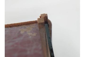 時代物　昭和十三年(1938年)　京都　丸屋　大木平蔵　鯛持ち　ガラスケース付き　和の風情を感じられる上質な京人形(木彫り、御所人形、子供、子ども、昭和13年、共箱付き)(R-073369)