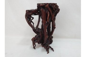 隅々まで施された意匠が美しい天然木黄楊卓(中国、根木台、根卓、花台、唐木、飾り台、高卓、箱付き)(R-073371)