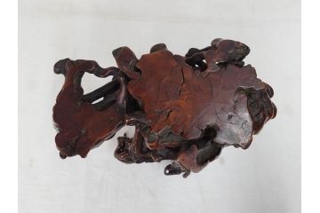 隅々まで施された意匠が美しい天然木黄楊卓(中国、根木台、根卓、花台、唐木、飾り台、高卓、箱付き)(R-073371)