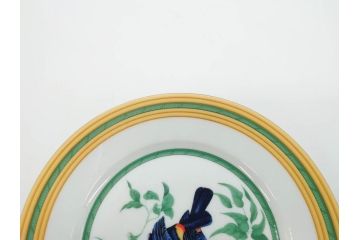 フランス　HERMES(エルメス)　トゥカン　大胆かつ繊細に描かれた鳥たちが華やかな雰囲気を醸し出すトリオセット(カップ&ソーサー、プレート、皿、C&S、洋食器)(R-073374)