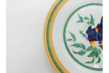 フランス　HERMES(エルメス)　トゥカン　大胆かつ繊細に描かれた鳥たちが華やかな雰囲気を醸し出すトリオセット(カップ&ソーサー、プレート、皿、C&S、洋食器)(R-073374)