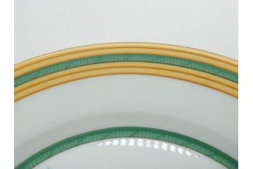 フランス　HERMES(エルメス)　トゥカン　大胆かつ繊細に描かれた鳥たちが華やかな雰囲気を醸し出すトリオセット(カップ&ソーサー、プレート、皿、C&S、洋食器)(R-073374)