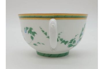 フランス　HERMES(エルメス)　トゥカン　大胆かつ繊細に描かれた鳥たちが華やかな雰囲気を醸し出すトリオセット(カップ&ソーサー、プレート、皿、C&S、洋食器)(R-073374)