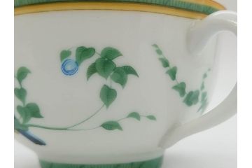 フランス　HERMES(エルメス)　トゥカン　大胆かつ繊細に描かれた鳥たちが華やかな雰囲気を醸し出すトリオセット(カップ&ソーサー、プレート、皿、C&S、洋食器)(R-073374)