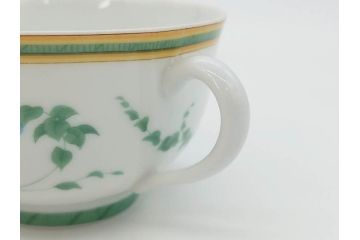 フランス　HERMES(エルメス)　トゥカン　大胆かつ繊細に描かれた鳥たちが華やかな雰囲気を醸し出すトリオセット(カップ&ソーサー、プレート、皿、C&S、洋食器)(R-073374)