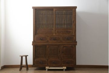 中古　美品　高級品!!　ナラ材　上質な和の空間を演出するアンティーク調二段重ね水屋箪笥(食器棚、キャビネット、茶箪笥、収納棚、戸棚)(R-073376)