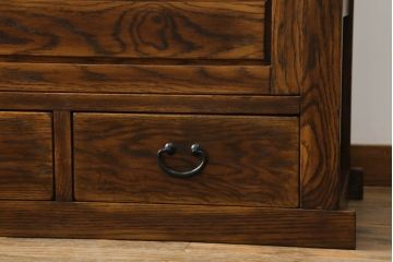 中古　美品　高級品!!　ナラ材　上質な和の空間を演出するアンティーク調水屋箪笥サイドボード(食器棚、収納棚、戸棚、茶箪笥、サイドキャビネット)(R-073377)