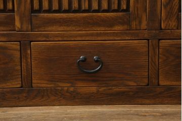 中古　美品　高級品!!　ナラ材　上質な和の空間を演出するアンティーク調水屋箪笥サイドボード(食器棚、収納棚、戸棚、茶箪笥、サイドキャビネット)(R-073378)