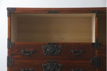 中古　岩谷堂箪笥　脚(台輪)付きリメイク　黒々とした金具が堂々とした存在感を放つサイドボード(和箪笥、整理箪笥、衣装タンス、収納たんす、引き出し、サイドチェスト)(R-073402)