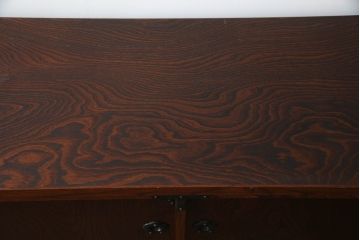 中古　岩谷堂箪笥　脚(台輪)付きリメイク　黒々とした金具が堂々とした存在感を放つサイドボード(和箪笥、整理箪笥、衣装タンス、収納たんす、引き出し、サイドチェスト)(R-073402)