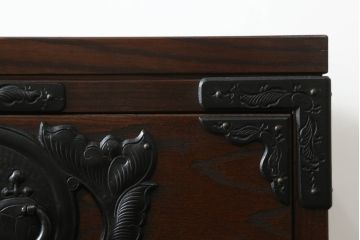 中古　美しい木目と立派な金具が目を惹く車箪笥(引き出し、収納箪笥、サイドチェスト)(定価約58万円)(R-073404)