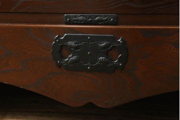 中古　美しい木目と立派な金具が目を惹く車箪笥(引き出し、収納箪笥、サイドチェスト)(定価約58万円)(R-073404)