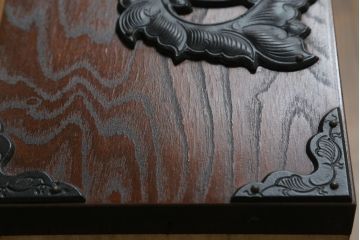 中古　美しい木目と立派な金具が目を惹く車箪笥(引き出し、収納箪笥、サイドチェスト)(定価約58万円)(R-073404)