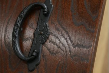中古　美しい木目と立派な金具が目を惹く車箪笥(引き出し、収納箪笥、サイドチェスト)(定価約58万円)(R-073404)