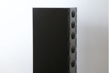 中古　国産民芸家具　落ち着いた色合いと立派な金具が美しい縦型の仙台箪笥(整理箪笥、収納箪笥、引き出し、チェスト)(R-073405)