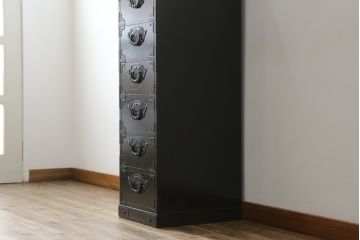 中古　国産民芸家具　落ち着いた色合いと立派な金具が美しい縦型の仙台箪笥(整理箪笥、収納箪笥、引き出し、チェスト)(R-073405)