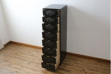 中古　国産民芸家具　落ち着いた色合いと立派な金具が美しい縦型の仙台箪笥(整理箪笥、収納箪笥、引き出し、チェスト)(R-073405)