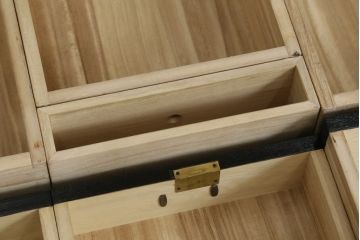 中古　国産民芸家具　落ち着いた色合いと立派な金具が美しい縦型の仙台箪笥(整理箪笥、収納箪笥、引き出し、チェスト)(R-073405)