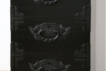 中古　国産民芸家具　落ち着いた色合いと立派な金具が美しい縦型の仙台箪笥(整理箪笥、収納箪笥、引き出し、チェスト)(R-073405)