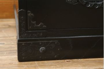 中古　国産民芸家具　落ち着いた色合いと立派な金具が美しい縦型の仙台箪笥(整理箪笥、収納箪笥、引き出し、チェスト)(R-073405)