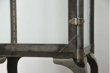 ヨーロッパアンティーク　凛とした雰囲気漂う猫脚のメディカルキャビネット(ガラスケース、ショーケース、飾り棚、店舗什器、デンタルキャビネット)(R-073406)