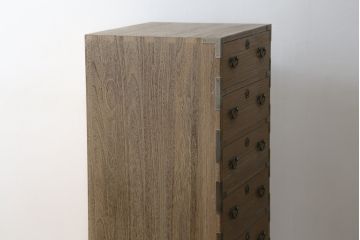中古　国産　職人手造り　上品な佇まいが魅力の金具付き幅狭総桐箪笥(並厚、総桐たんす、和タンス、引き出し、衣装箪笥、収納箪笥)(R-073408)