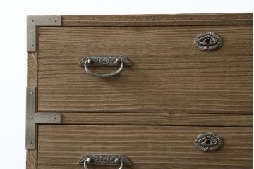 中古　国産　職人手造り　上品な佇まいが魅力の金具付き幅狭総桐箪笥(並厚、総桐たんす、和タンス、引き出し、衣装箪笥、収納箪笥)(R-073408)