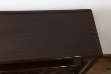 中古　高級品!!　伝統的工芸品認定　大阪唐木指物　中澤唐木　萬代幸男作　総紫檀(シタン)材　網代(アジロ)細工　漆塗り　和の雰囲気を引き立てる飾り棚(茶棚、違い棚、戸棚、収納棚)(定価約150万円)(R-073409)