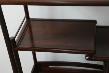 中古　高級品!!　伝統的工芸品認定　大阪唐木指物　中澤唐木　萬代幸男作　総紫檀(シタン)材　網代(アジロ)細工　漆塗り　和の雰囲気を引き立てる飾り棚(茶棚、違い棚、戸棚、収納棚)(定価約150万円)(R-073409)