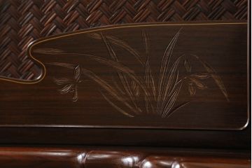 中古　高級品!!　伝統的工芸品認定　大阪唐木指物　中澤唐木　萬代幸男作　総紫檀(シタン)材　網代(アジロ)細工　漆塗り　和の雰囲気を引き立てる飾り棚(茶棚、違い棚、戸棚、収納棚)(定価約150万円)(R-073409)