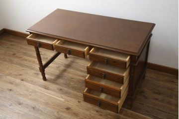 中古　三越家具　カントリーハウス　希少な絶版品!!　ブルージュ　挽き物加工や引手のデザインがおしゃれ!クラシカルな雰囲気を高めるデスク(片袖机、ワークデスク、在宅用、在宅ワーク)(R-073412)