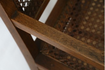 和製アンティーク　古いナラ材の象嵌入りラタン張りチャイルドチェア　(R-073413)