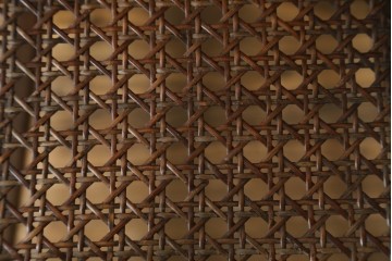 和製アンティーク　古いナラ材の象嵌入りラタン張りチャイルドチェア　(R-073413)