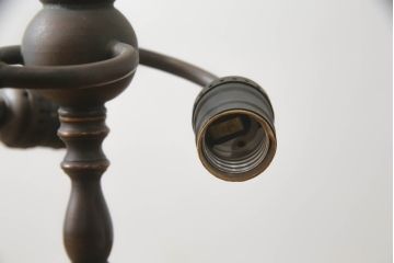 中古　美品　三越百貨店取り扱い　置くだけでインテリアの主役となるティファニーランプ(ステンドグラス、テーブルスタンド、デスクスタンド、スタンドライト、卓上照明)(定価約80万円)(R-073414)