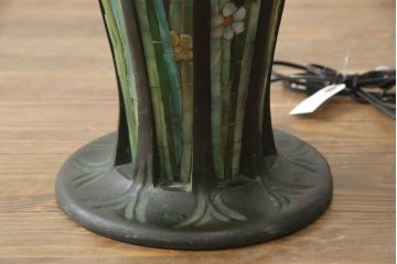 中古　美品　三越百貨店取り扱い　置くだけでインテリアの主役となるティファニーランプ(ステンドグラス、テーブルスタンド、デスクスタンド、スタンドライト、卓上照明)(定価約80万円)(R-073414)
