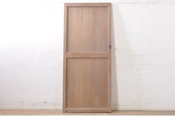 アンティーク建具　素朴な木味が懐かしさを感じるドア1枚(木製扉)(R-073447)