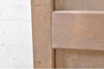 アンティーク建具　素朴な木味が懐かしさを感じるドア1枚(木製扉)(R-073447)