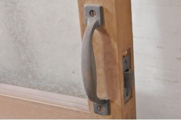 アンティーク建具　大正ロマン　素朴な木味が魅力の上質なドア1枚(木製扉)(R-073448)