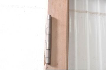 アンティーク建具　上手物!!!　腰板一枚板　昔懐かしいレトロな雰囲気漂う両開きドア(親子ドア)1対2枚セット (木製扉、玄関ドア)(R-073450)