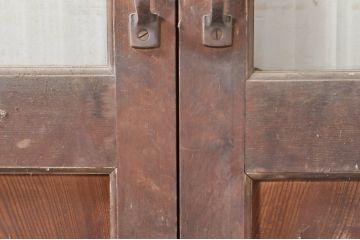 アンティーク建具　上手物!!!　腰板一枚板　昔懐かしいレトロな雰囲気漂う両開きドア(親子ドア)1対2枚セット (木製扉、玄関ドア)(R-073450)