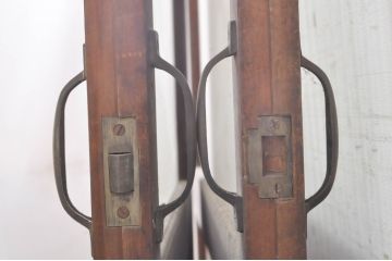 アンティーク建具　上手物!!!　腰板一枚板　昔懐かしいレトロな雰囲気漂う両開きドア(親子ドア)1対2枚セット (木製扉、玄関ドア)(R-073450)