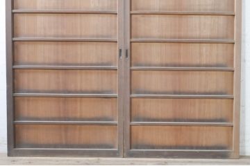 アンティーク建具　杉(スギ)材　美しい柾目が目を惹く横桟引き戸2枚セット(板戸、帯戸、舞良戸)(R-073451)