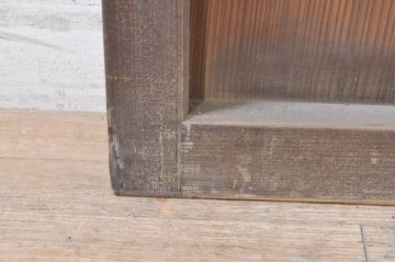 アンティーク建具　杉(スギ)材　美しい柾目が目を惹く横桟引き戸2枚セット(板戸、帯戸、舞良戸)(R-073451)